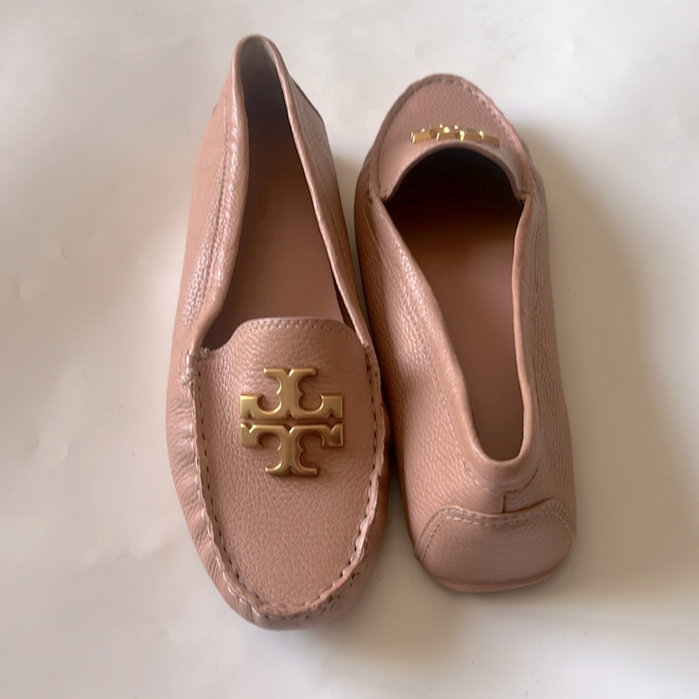 TORY BURCH EVERLY DRIVER LOAFER IN PINK MOON GOLD BRASS LOGO SIZE 11 NWT